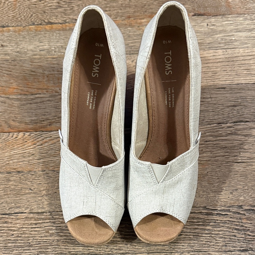 TOMS Women's Tan Peep Toe Wedges
